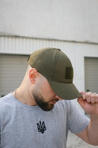 Фото - Однотонная кепка унисекс Intruder хаки с липучкой - Men box