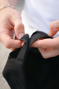 Фото - Однотонная кепка унисекс Intruder черная с липучкой - Men box