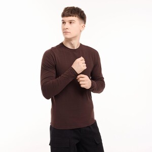 Фото - Чоловічий комфортний лонгслів Pobedov Dune шоколадного кольору - Men box