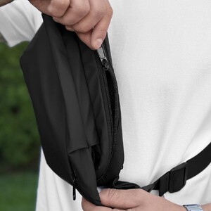 Фото - Большая сумка-бананка на пояс Pobedov Minimal черного базового цвета - Men box