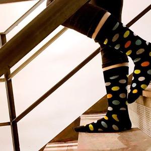 Фото - Мужские носки черного цвета в разноцветный горох Friendly Socks - Men box