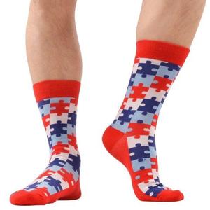 Фото - Высокие носки "Пазл" бренда Friendly Socks красного цвета - Men box