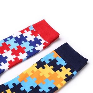 Фото - Высокие носки "Пазл" бренда Friendly Socks красного цвета - Men box