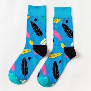 Фото - Высокие носки Friendly Socks голубые с цветными перьями - Men box