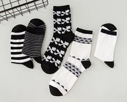 Фото - Комплект классических мужских носков в черно-белых тонах (5 пар) - Men box