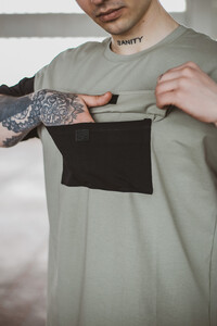Фото - Оверсайз футболка 'FreeDom' оливкового цвета с карманом - Men box