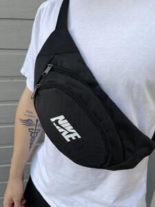 Фото - Сумка-бананка чорного кольору з білим логотипом - Men box