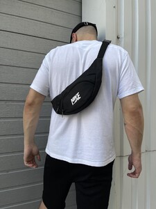 Фото - Сумка-бананка чорного кольору з білим логотипом - Men box