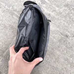 Фото - Бананка кольору сірий меланж із чорним принтом - Men box