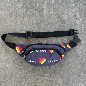 Фото - Бананка текстильна сірого кольору з принтом Likee - Men box