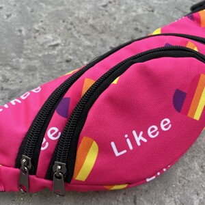 Фото - Бананка маленька з принтом Likee. Колір: рожевий - Men box