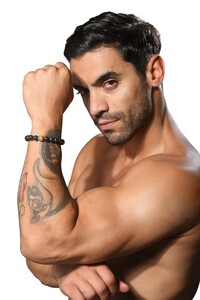 Фото - Браслет из гематита Andrew Christian с радужной бусиной - Men box