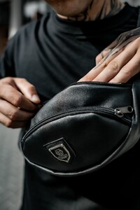 Фото - Бананка зі шкірозамінника на два відділення чорного кольору - Men box