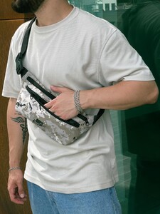 Фото - Бананка Intruder в пиксельный камуфляж цвета хаки - Men box