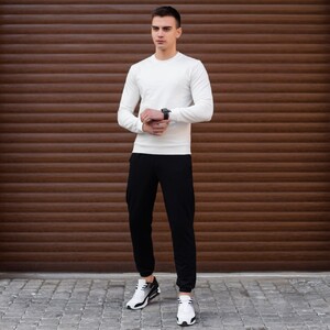 Фото - Базовый свитшот Pobedov "001" без капюшона молочный - Men box