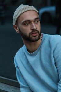 Фото - Шапка з відворотом Intruder Short бежевого кольору - Men box