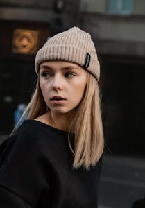 Фото - Шапка з відворотом Intruder Short бежевого кольору - Men box