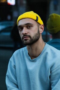 Фото - В'язана шапка Intruder Short жовта з фірмовою нашивкою - Men box