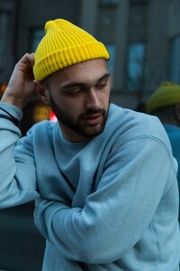 Фото - В'язана шапка Intruder Short жовта з фірмовою нашивкою - Men box