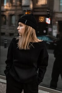 Фото - Шапка унісекс Intruder Short чорна з фірмовою нашивкою - Men box