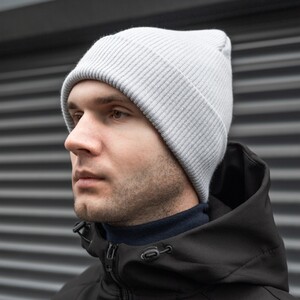 Фото - Шапка Pobedov з підворотом у рубчик. Колір: світло-сірий - Men box