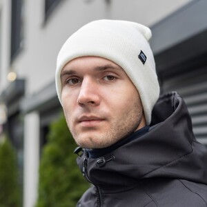 Фото - Шапка двойная Pobedov с подворотом акриловая белого цвета - Men box