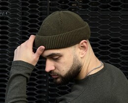 Фото - Шапка унісекс коротка від бренду Intruder кольору хакі - Men box