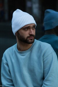 Фото - Шапка з підворотом Intruder Long білого кольору - Men box