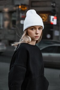 Фото - Шапка з підворотом Intruder Long білого кольору - Men box