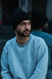 Фото - Шапка унісекс Intruder Long чорна з фірмовою нашивкою - Men box