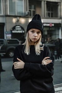 Фото - Шапка унісекс Intruder Long чорна з фірмовою нашивкою - Men box