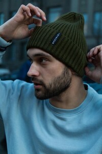 Фото - Шапка унісекс Intruder Long кольору хакі з відворотом - Men box