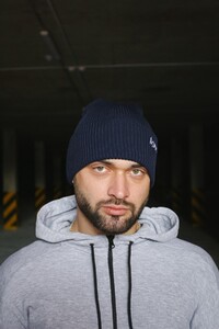 Фото - Шапка з підворотом Intruder темно-синя з білим лого - Men box