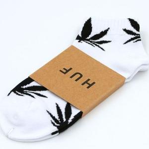 Фото - Короткие носки HUF белого цвета в черный лист - Men box