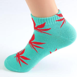 Фото - Короткие носки HUF голубого цвета в красный лист - Men box