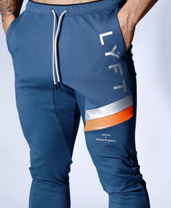 Фото - Спортивные брюки Lyft серые с надписью на штанине - Men box